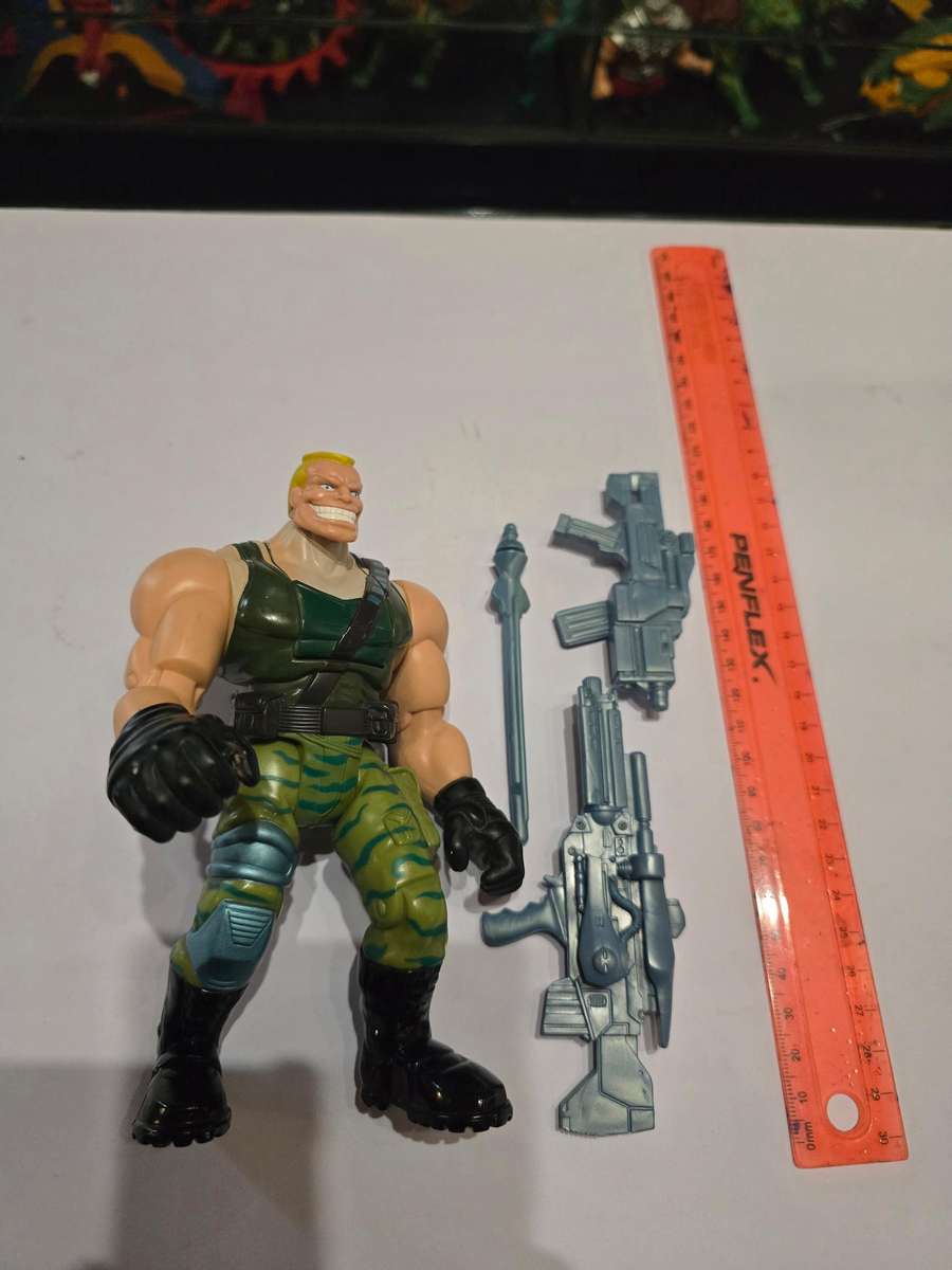 1998 Complete Brick Bazooka Small Soldiers 7` Figure