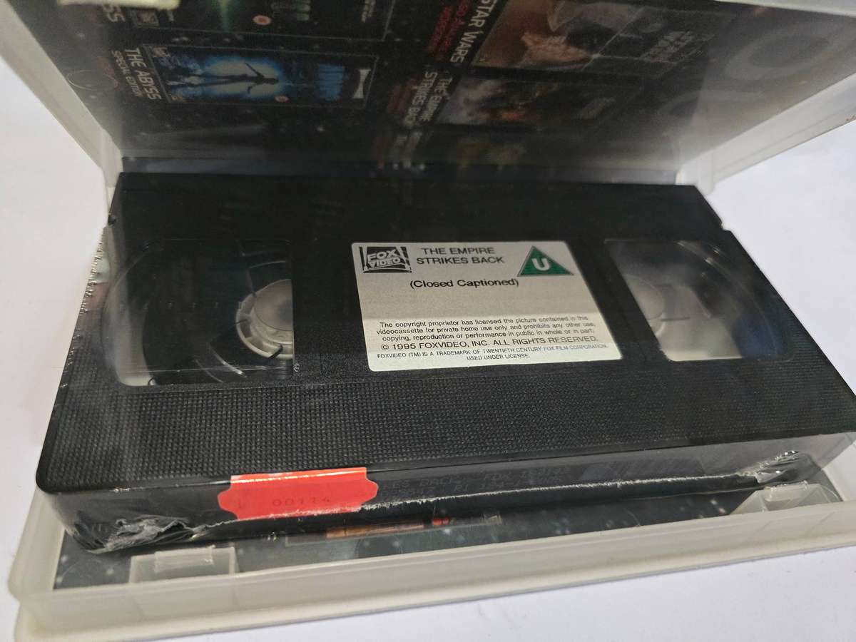 1994 VHS Star Wars The Empire Strikes Back Digitally Remastered
