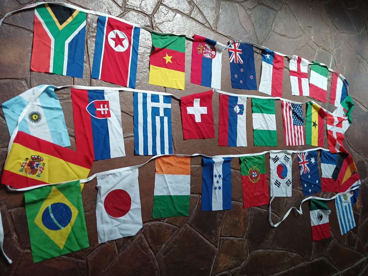 32 x International Flags Banner