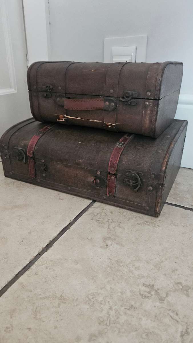 Set of antique trunk style suitcases