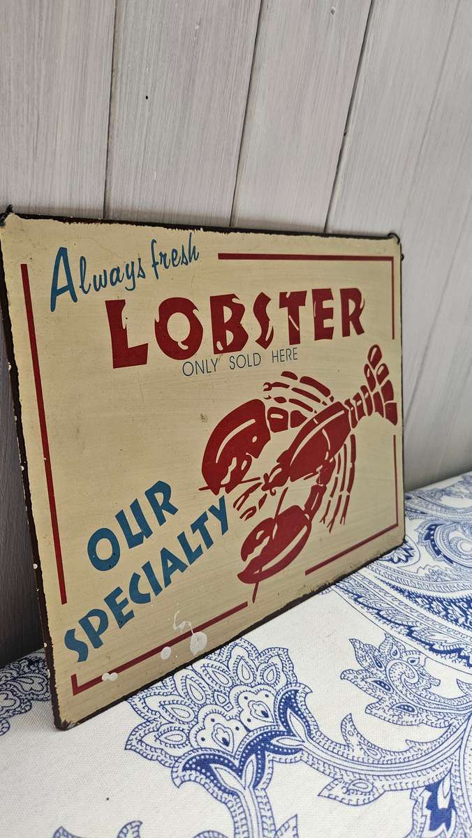 Vintage style metal wall hanging 20cm x 25cm.