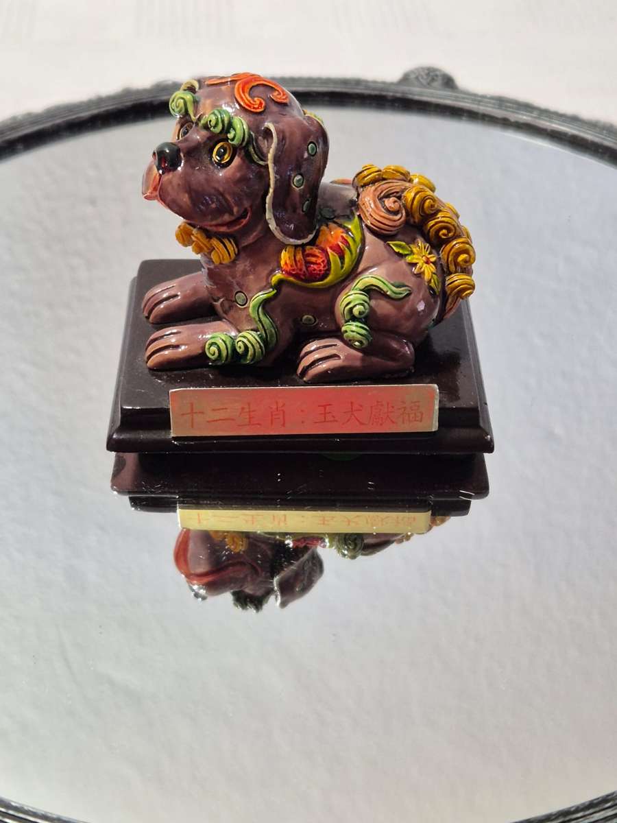 Unique Foo/ dynasty Dog. Decorated with dainty flowers, leaves&Curly Tail. L7cm W5,5cm H7cm