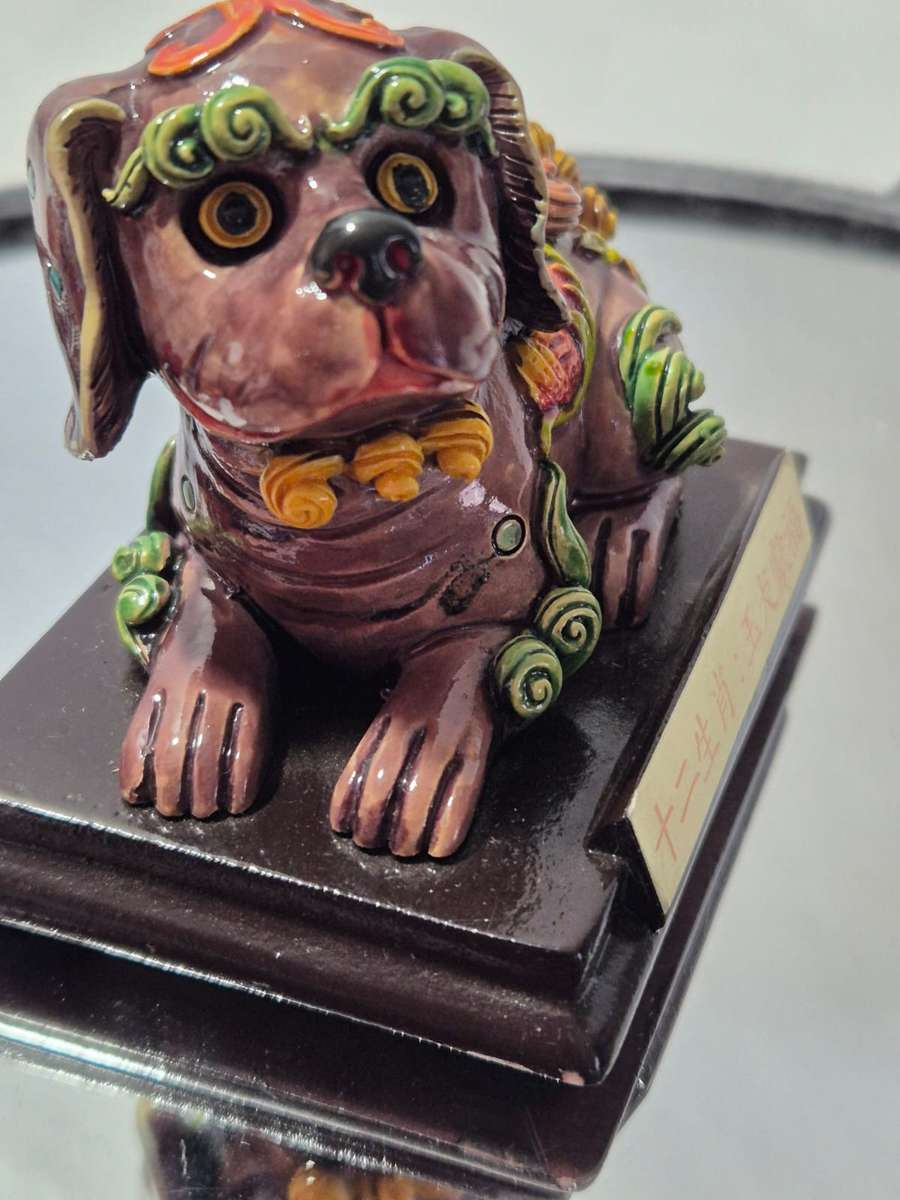 Unique Foo/ dynasty Dog. Decorated with dainty flowers, leaves&Curly Tail. L7cm W5,5cm H7cm