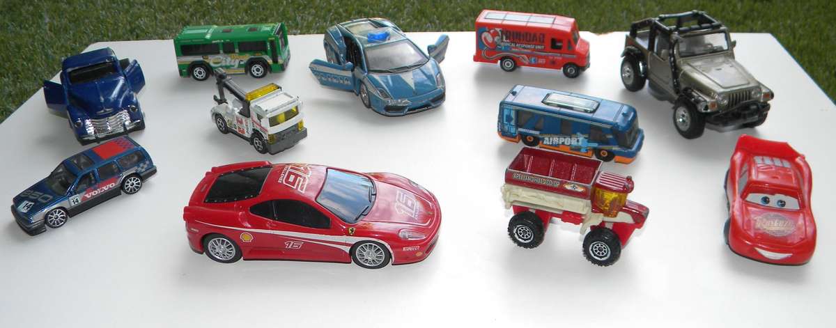 Hot Wheels, Matchbox, Maisto, etc, lot of cars