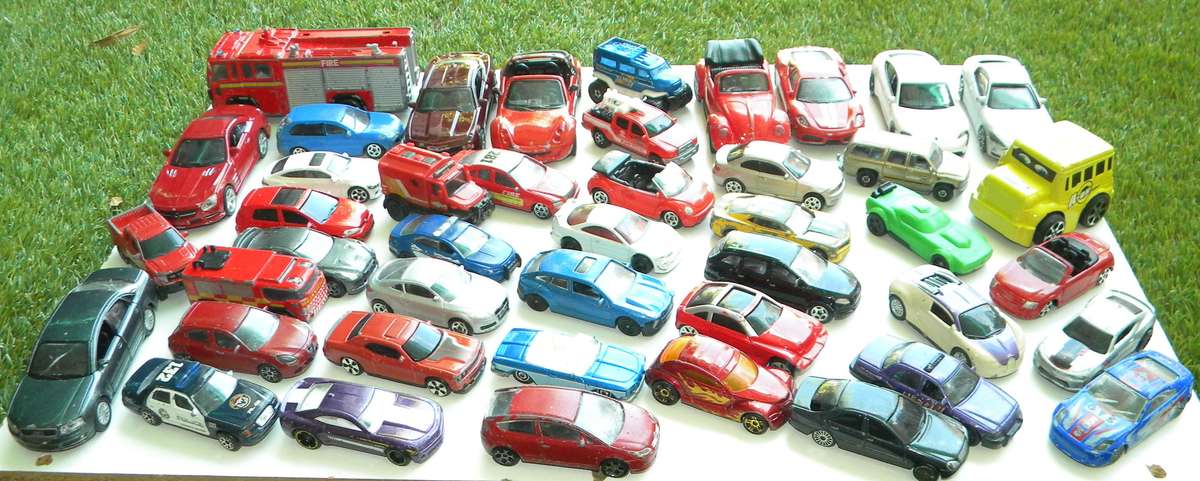 Hot Wheels, Matchbox, Maisto, etc, lot of cars