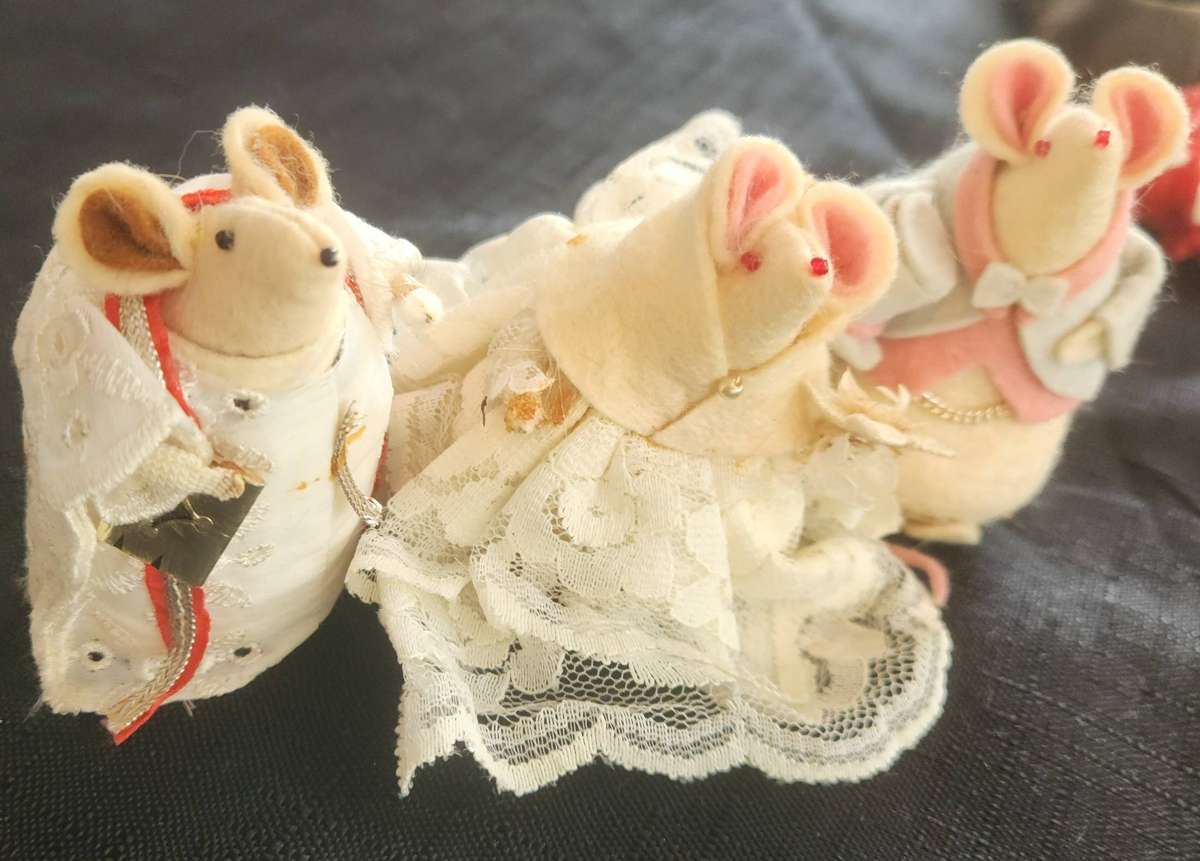 Vintage Collectors needlefelted wedding mice and priest set