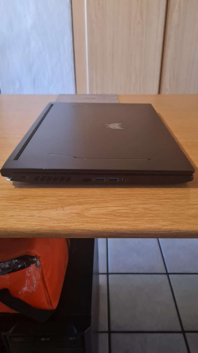 Acer predator helios 300 17" i7 11800h,RTX 3060 gaming laptop