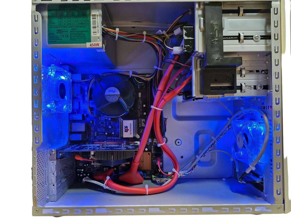 Windows 10 Desktop PC, GT 440 1Gb GPU, Core2 Duo CPU, 4Gb RAM, 120Gb SSD, DVD, Win 10 Pro