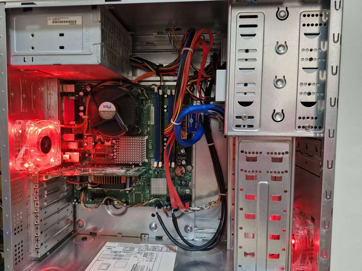 Vintage XP 32bit Desktop, GF 7300 GT 256Mb GPU, P4 640 CPU, 4Gb RAM, 120Gb SSD, DVD, Win XP32bit