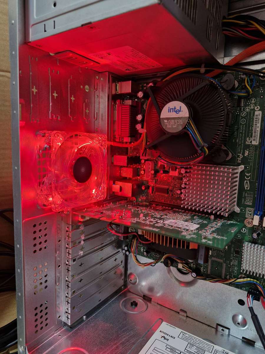 Vintage XP 32bit Desktop, GF 7300 GT 256Mb GPU, P4 640 CPU, 4Gb RAM, 120Gb SSD, DVD, Win XP32bit