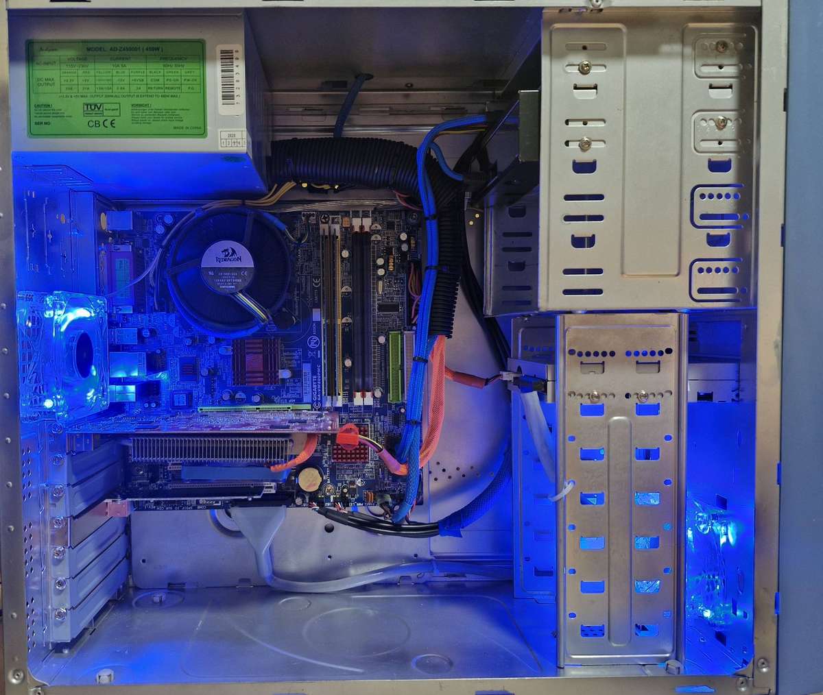 Vintage XP 64bit Desktop, GF 7600 GS 512Mb GPU, Core 2 Duo CPU, 2Gb RAM, 120Gb SSD, DVD, Win XP64bit