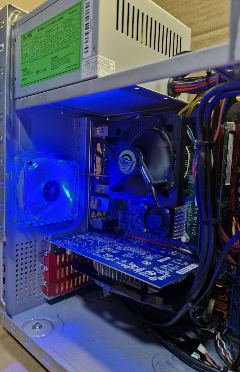 Windows 10 Desktop PC, GT 220 1Gb GPU, Core2 Quad CPU, 4Gb RAM, 240Gb SSD, DVD, Win 10 Pro