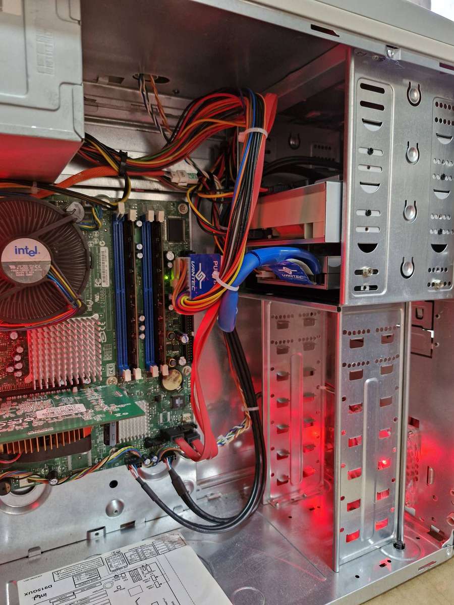 Vintage XP 32bit Desktop, GF 7300 GT 256Mb GPU, P4 640 CPU, 4Gb RAM, 120Gb SSD, DVD, Win XP32bit