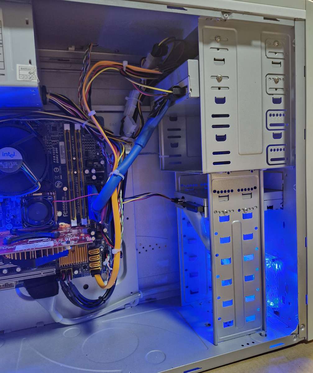 Windows 10 Desktop PC, 9500GT 512Gb GPU, Core2 Quad CPU, 4Gb RAM, 240Gb SSD, DVD, Win 10 Pro