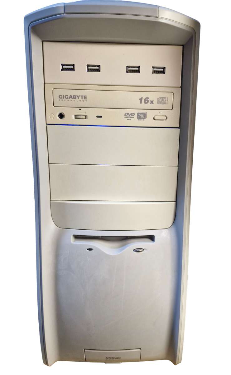 Windows 10 Desktop PC, 9500GT 512Gb GPU, Core2 Quad CPU, 4Gb RAM, 240Gb SSD, DVD, Win 10 Pro