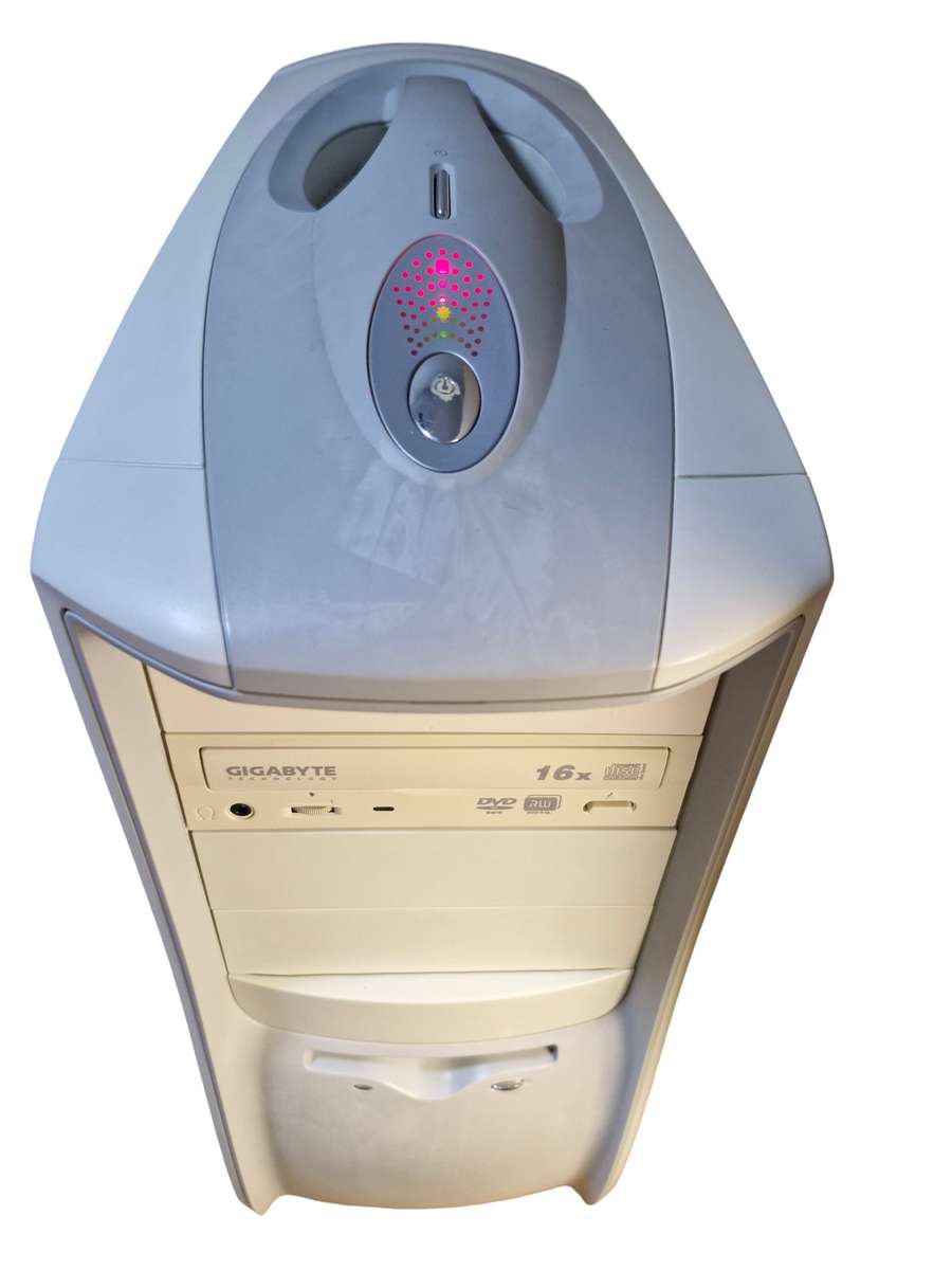 Windows 10 Desktop PC, 9500GT 512Gb GPU, Core2 Quad CPU, 4Gb RAM, 240Gb SSD, DVD, Win 10 Pro