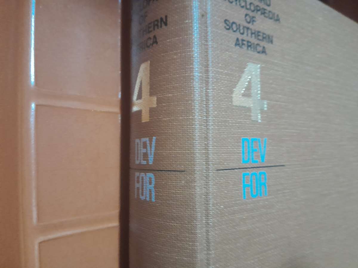 Standard Encyclopedia of Southern Africa - full set of 12