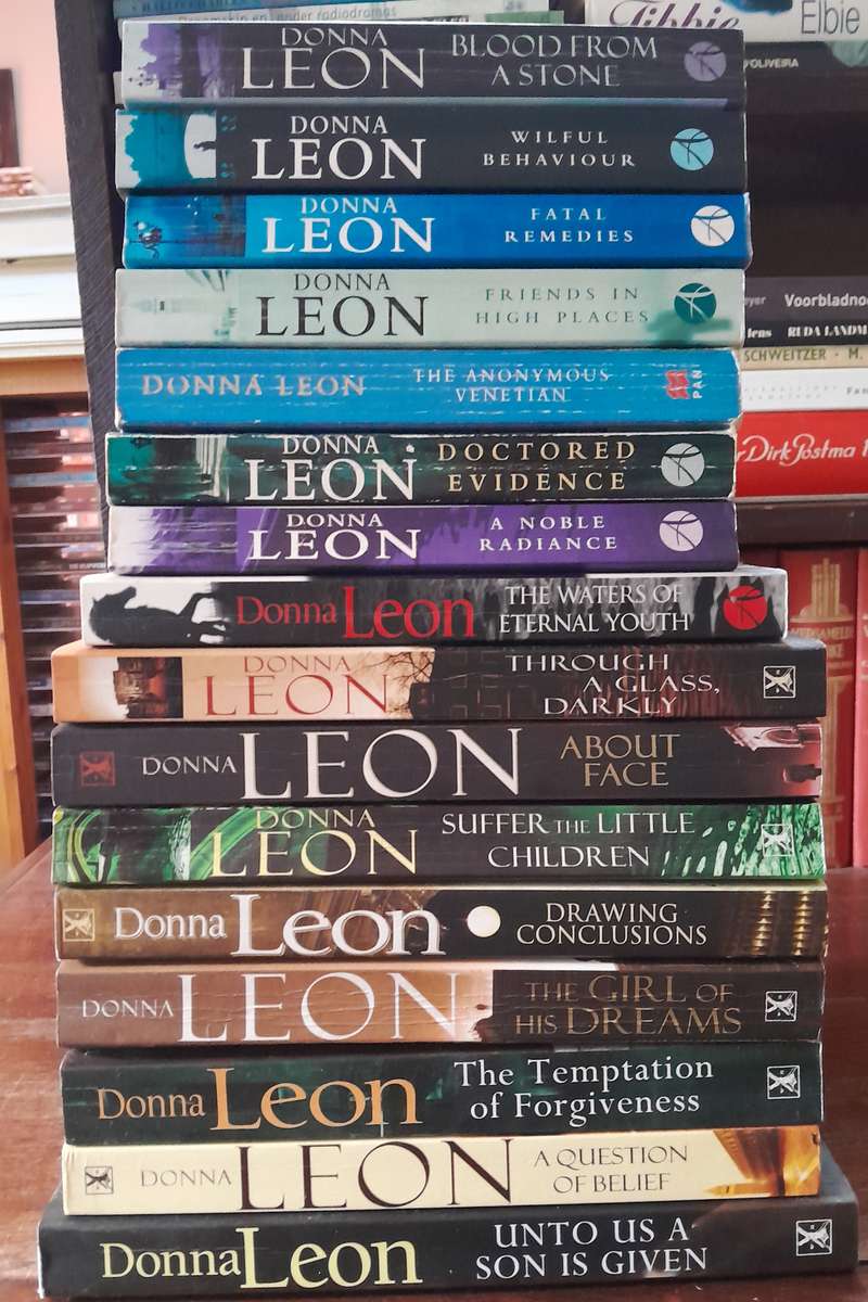 Donna Leon - 16 assorted titles