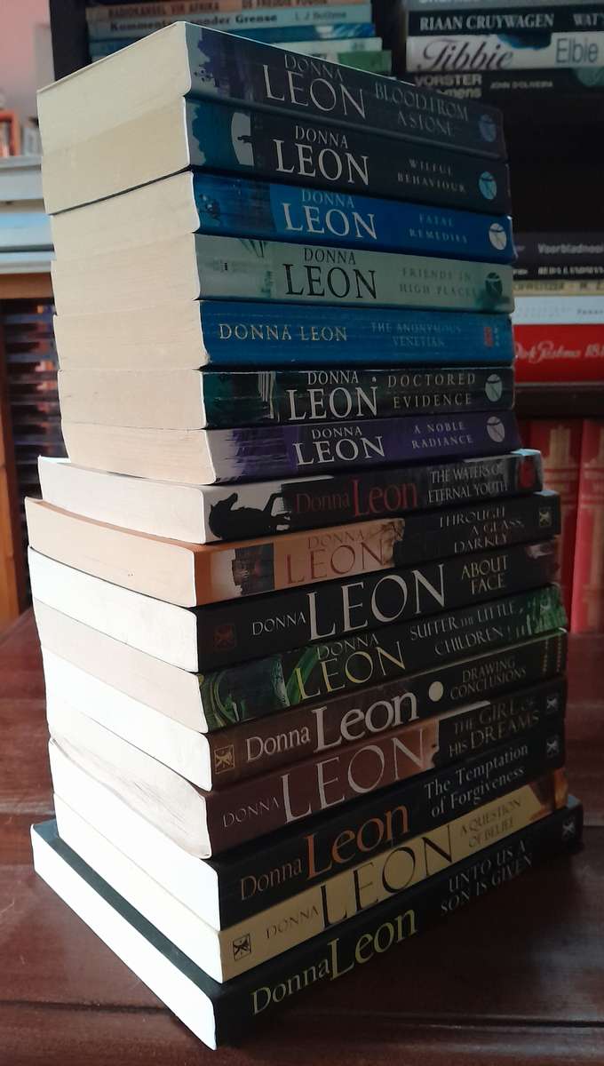 Donna Leon - 16 assorted titles