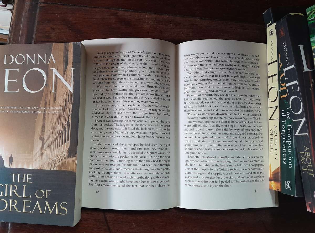 Donna Leon - 16 assorted titles