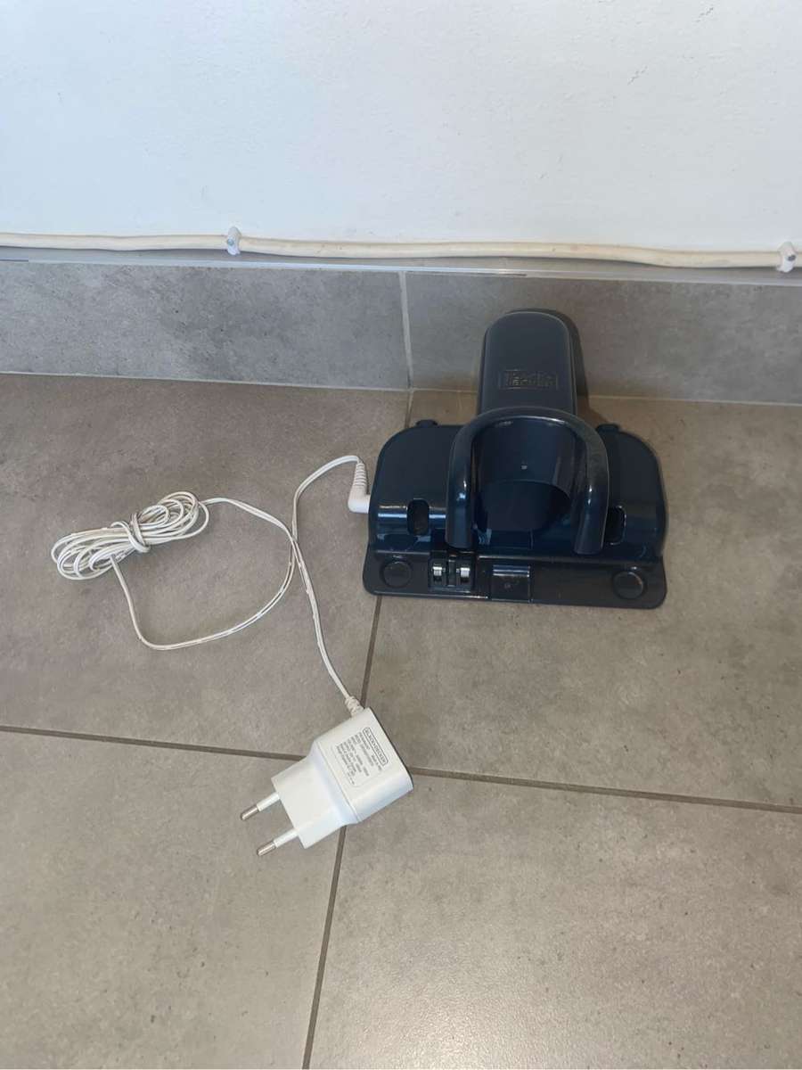 BLACK+DECKER - 10.8WH LITHIUM-ION FLOOR SWEEPER - GREY