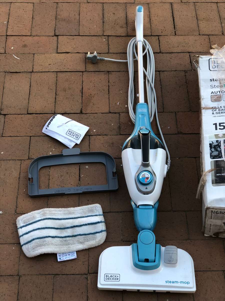 Black & Decker 1300W 15-in-1 Steam Mop with SteaMitt FOR SPARES OR REPAIR