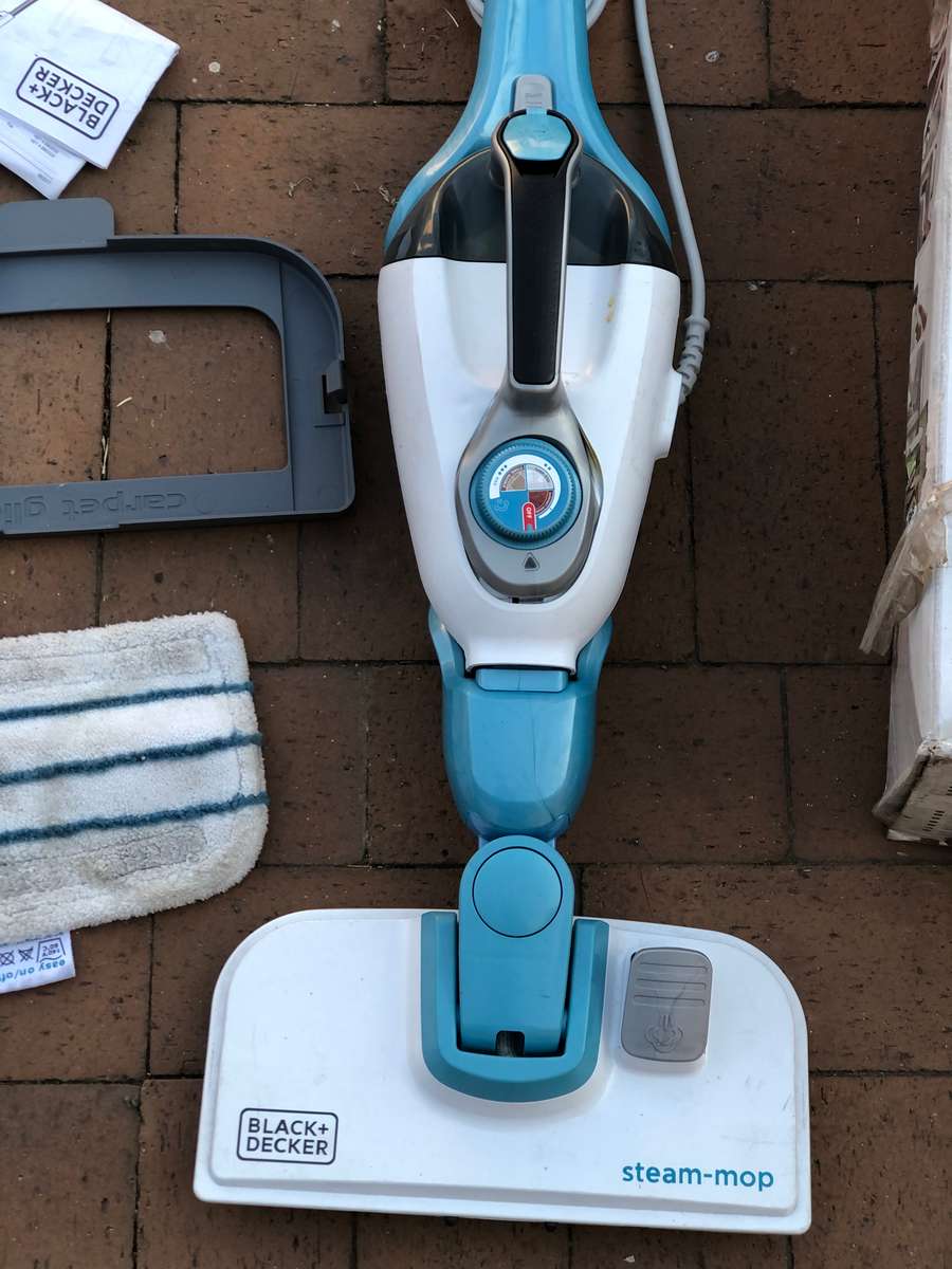 Black & Decker 1300W 15-in-1 Steam Mop with SteaMitt FOR SPARES OR REPAIR