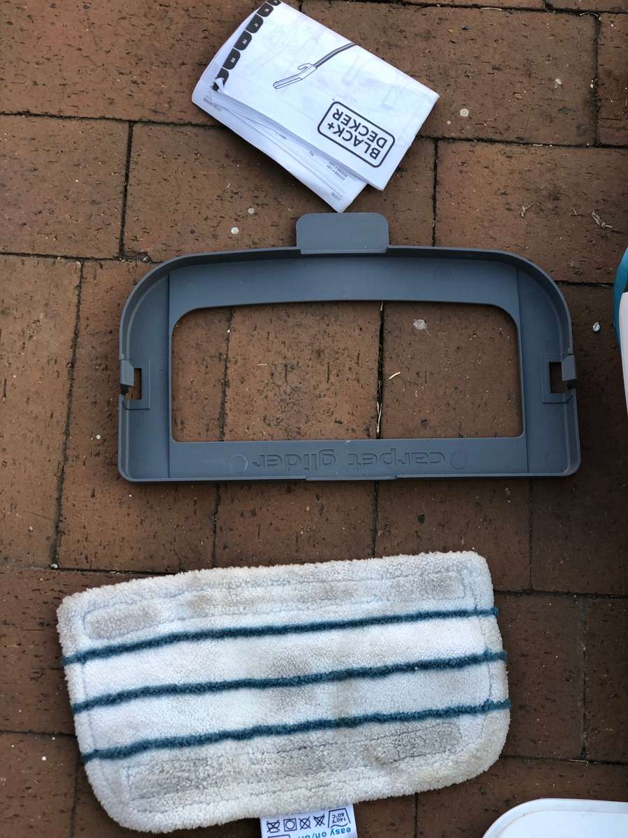 Black & Decker 1300W 15-in-1 Steam Mop with SteaMitt FOR SPARES OR REPAIR