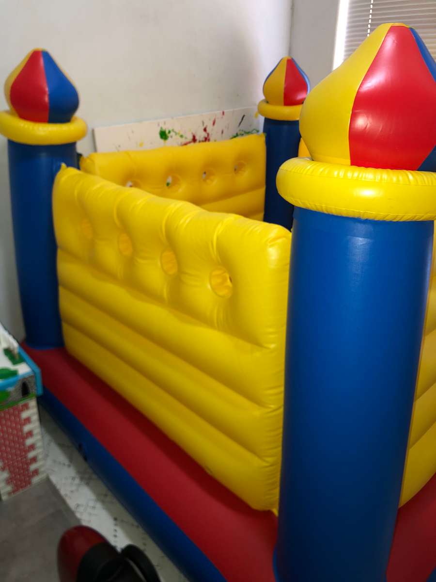 Intex Jumpolene Castle Bouncer (READ)