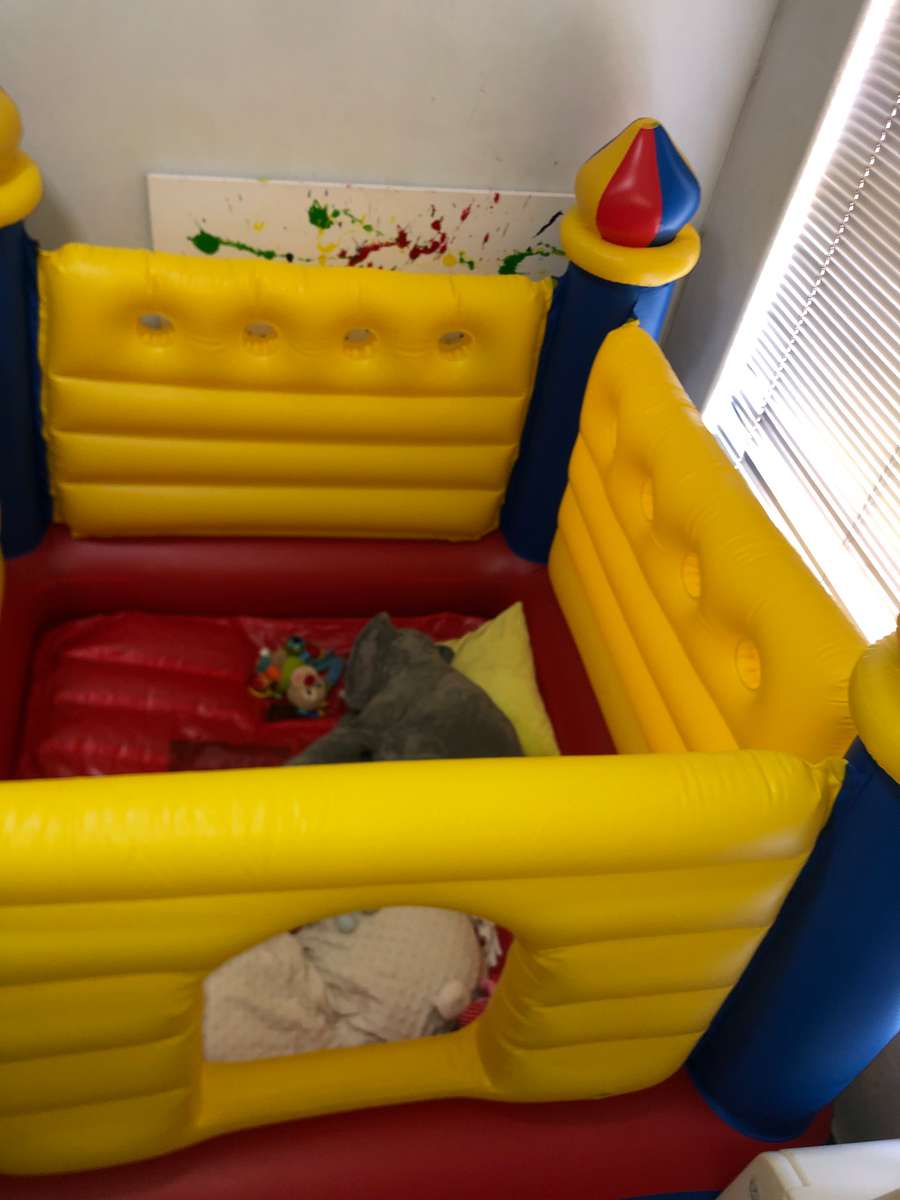 Intex Jumpolene Castle Bouncer (READ)