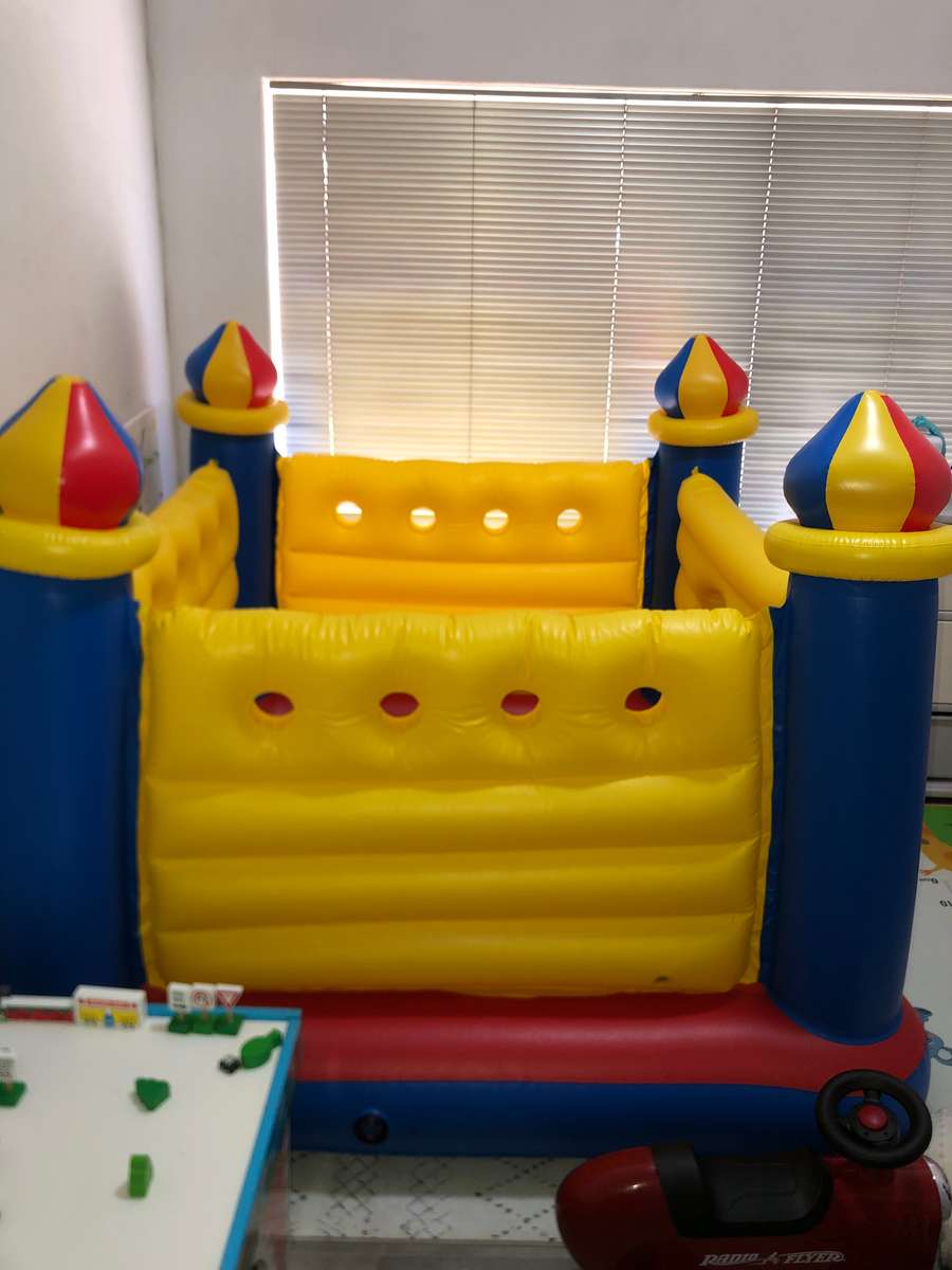 Intex Jumpolene Castle Bouncer (READ)