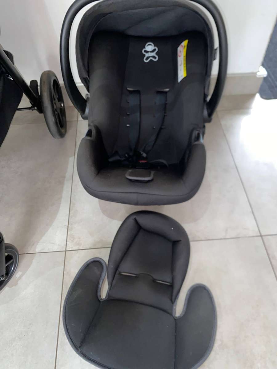 Chelino CBX Onida Flex Travel System with Shima Car Seat (Anthracite)