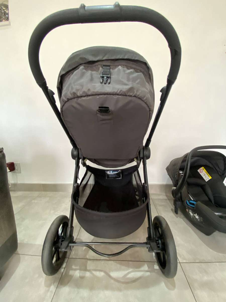 Chelino CBX Onida Flex Travel System with Shima Car Seat (Anthracite)