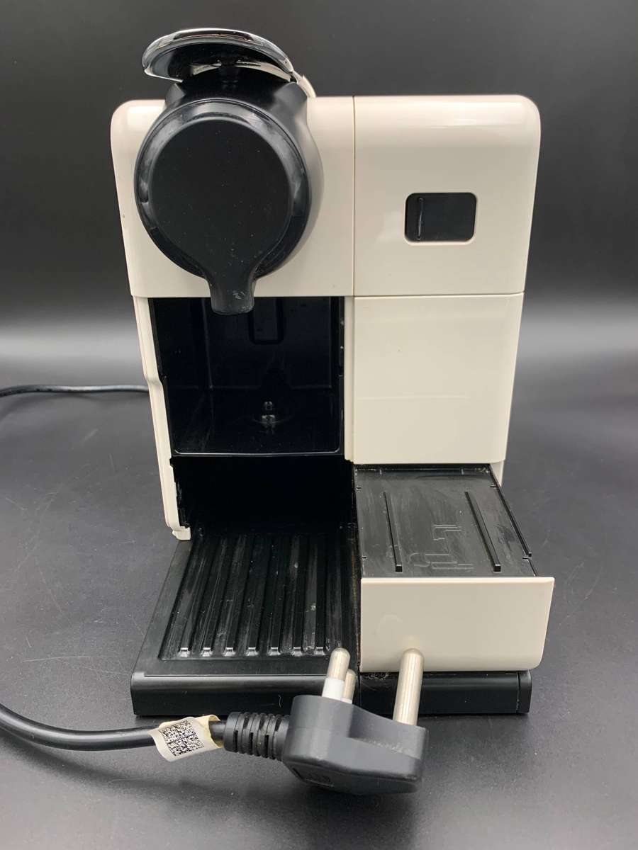 De'Longhi Nespresso Lattissima Touch Coffee Machine (Cream white)