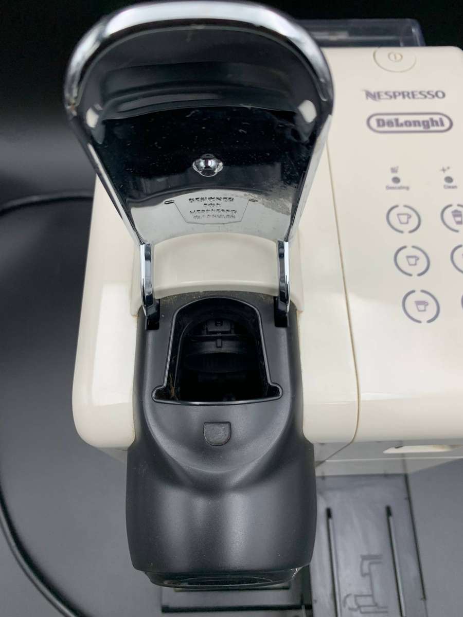 De'Longhi Nespresso Lattissima Touch Coffee Machine (Cream white)
