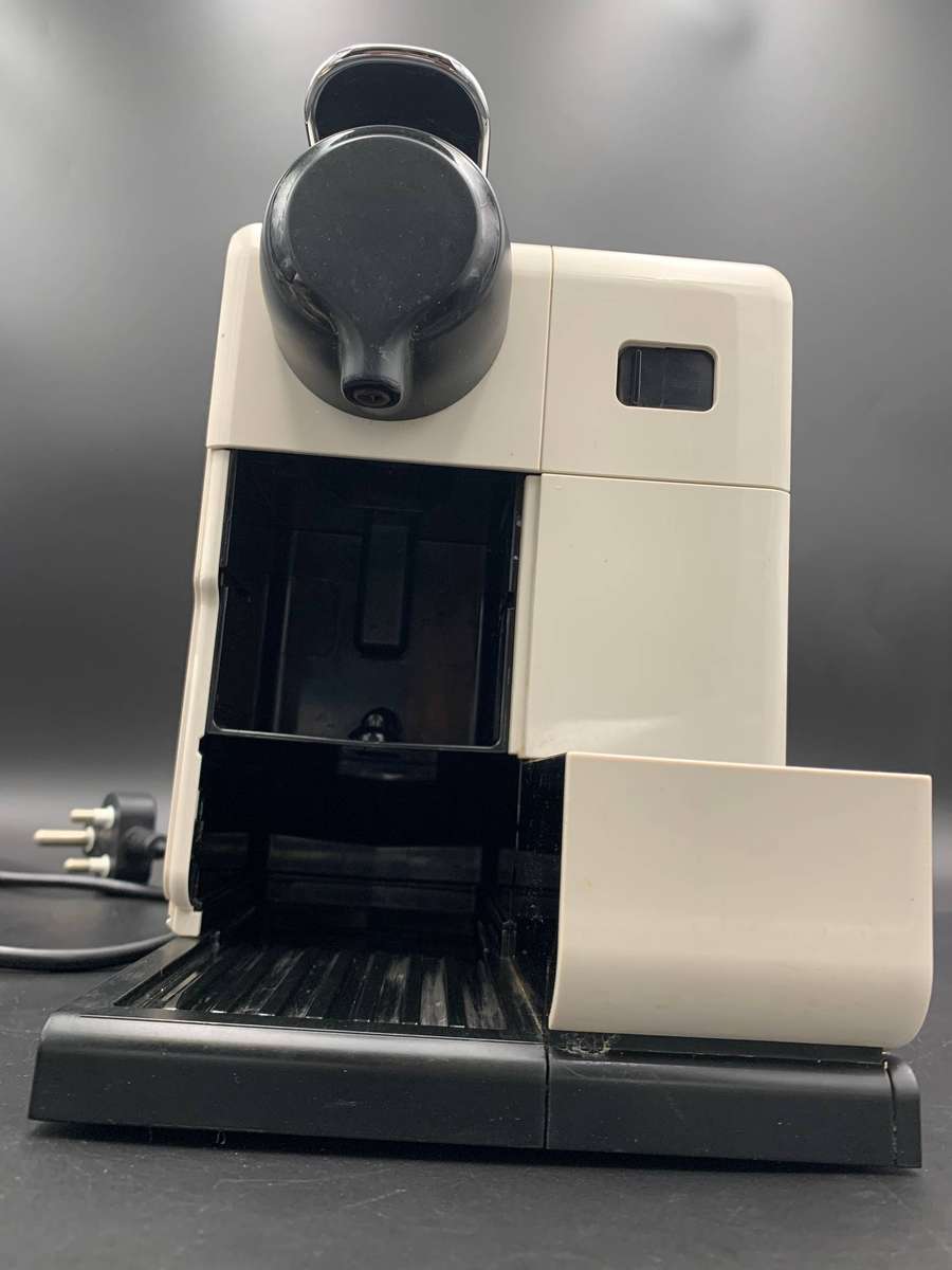 De'Longhi Nespresso Lattissima Touch Coffee Machine (Cream white)