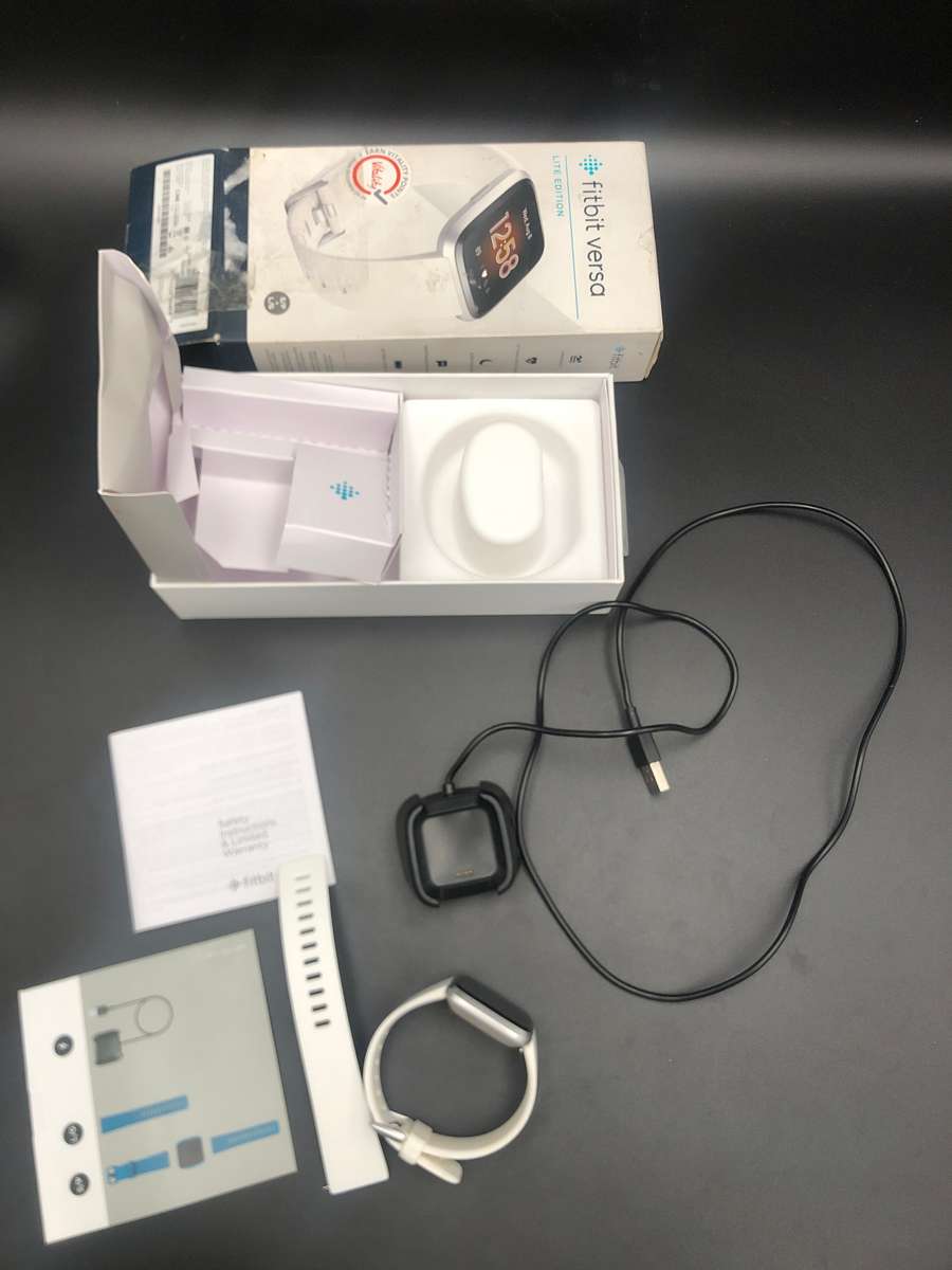 Fitbit Versa Lite Edition Smartwatch White (PLS READ)
