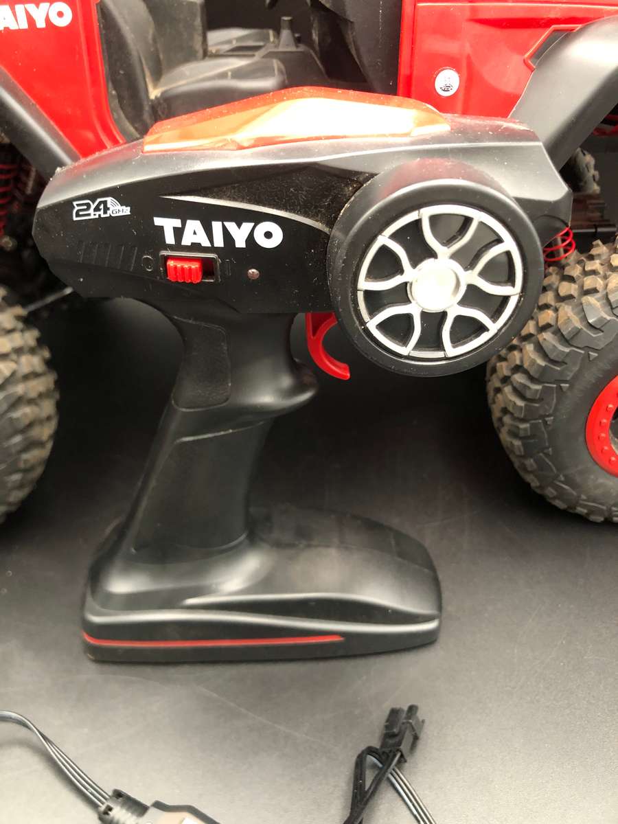 Taiyo R/C Jeep Wrangler Rubicon ( Read)