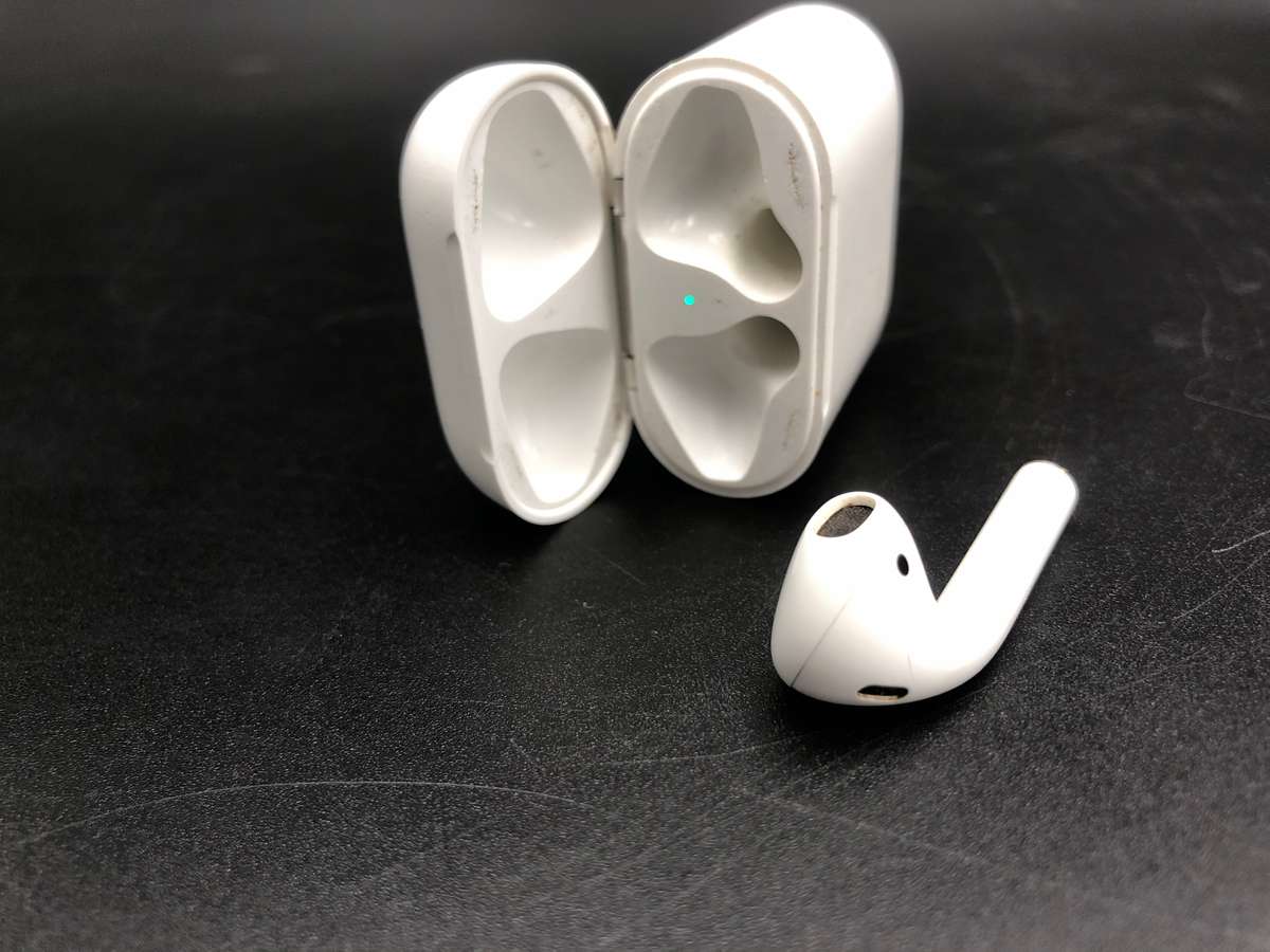 Apple AirPod 1st Generation (Right Side Only)