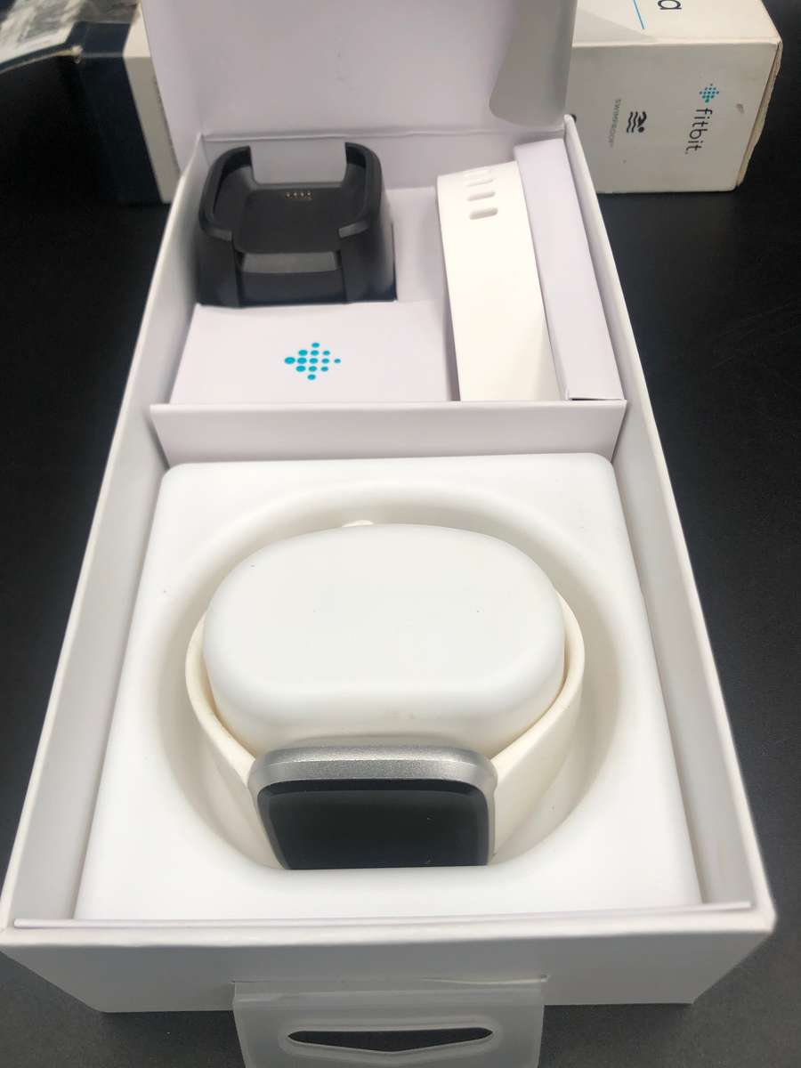Fitbit Versa Lite Edition Smartwatch White (PLS READ)