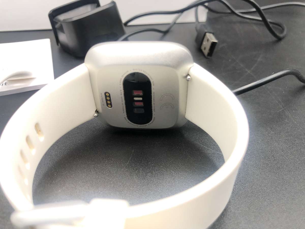 Fitbit Versa Lite Edition Smartwatch White (PLS READ)