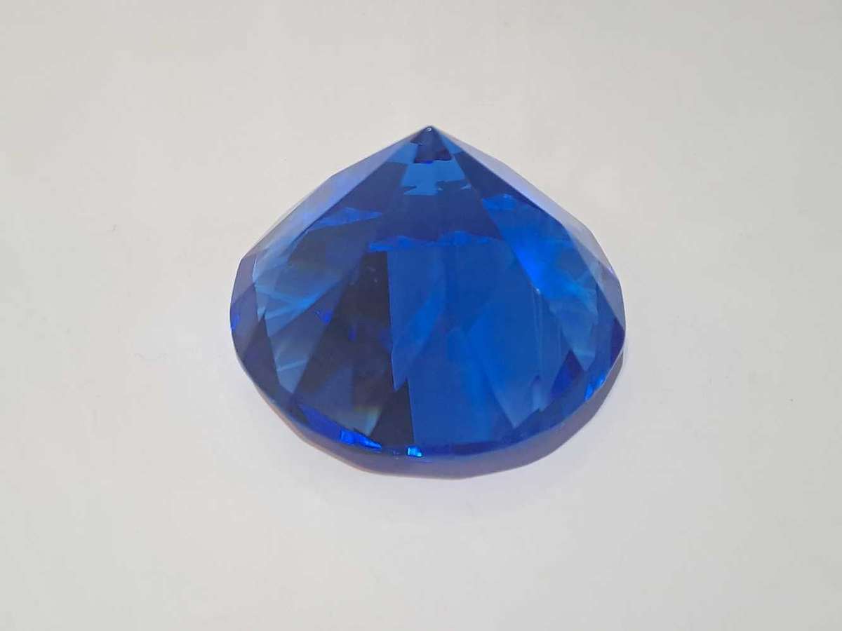 Prism glass paperweight, 8x6cm