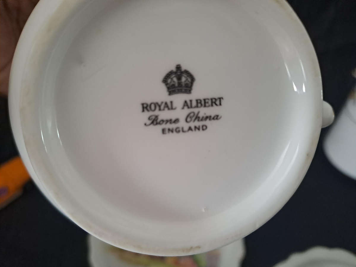 Royal Albert and Noritake milk jugs, 3 Roslyn China Great Brittain nut dishes