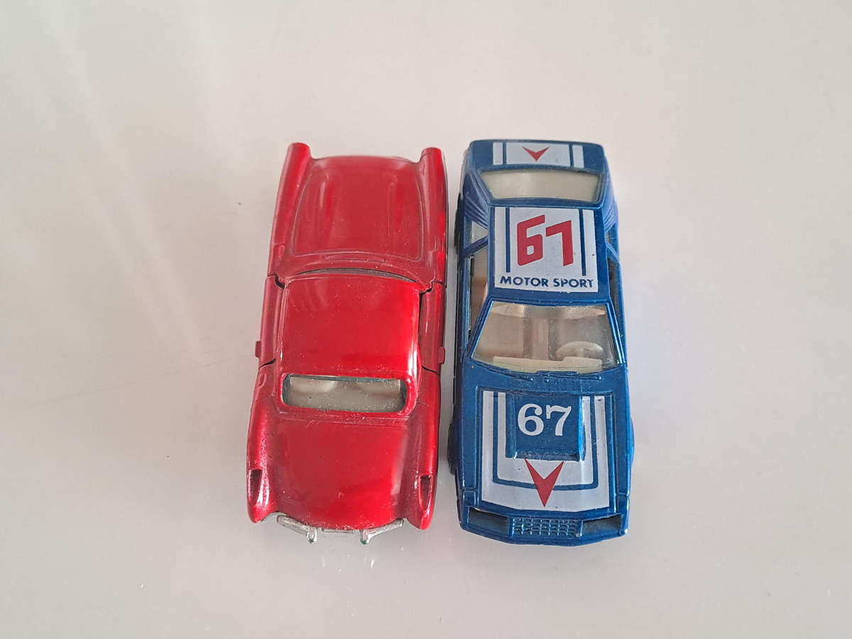 2 Yatming collectable cars