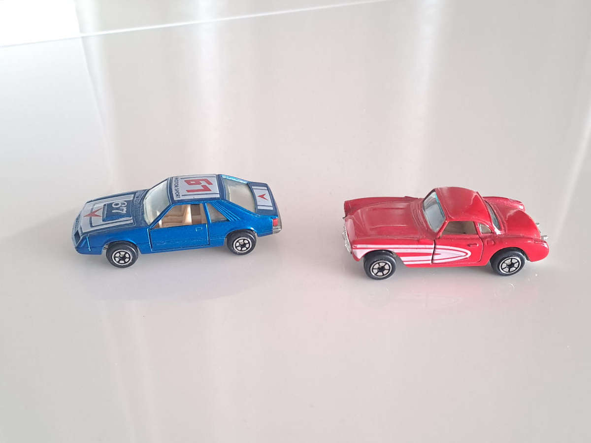 2 Yatming collectable cars