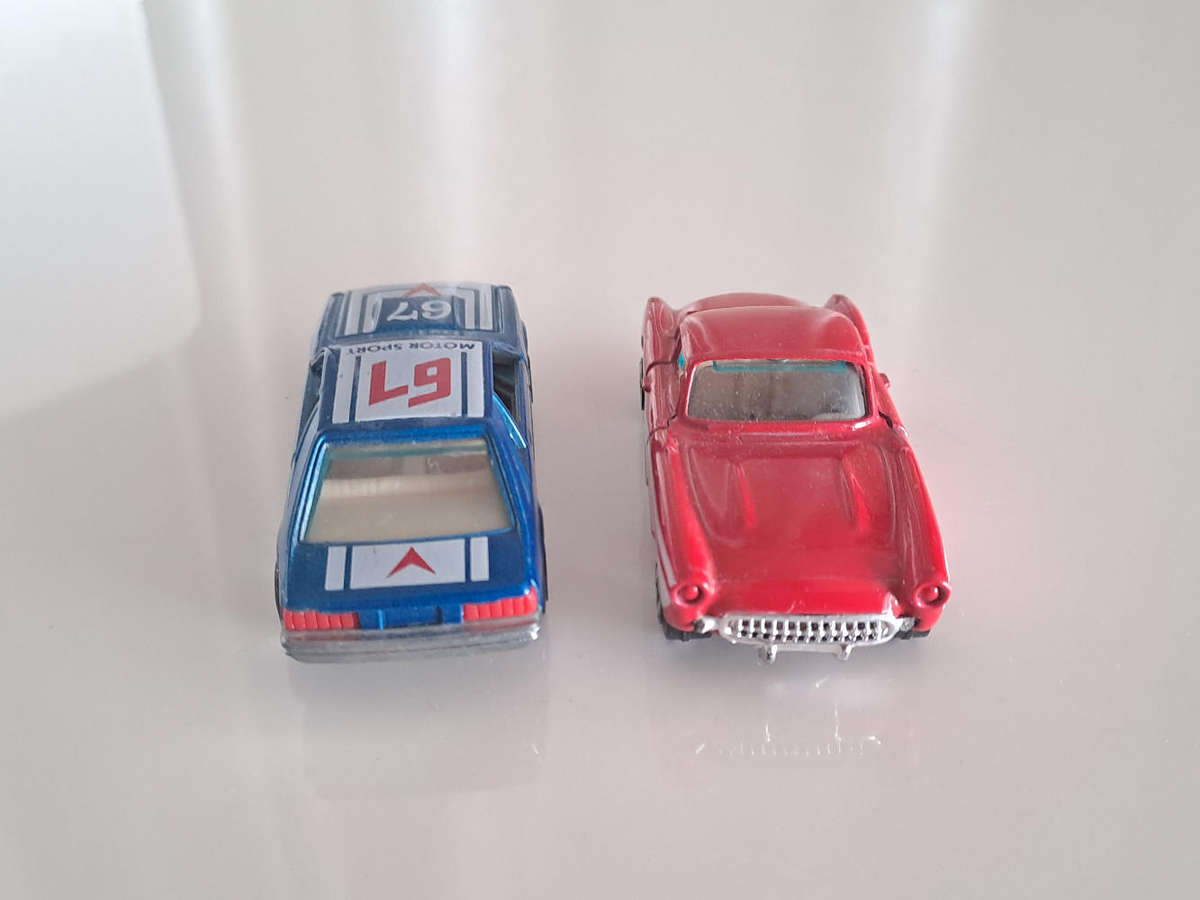 2 Yatming collectable cars