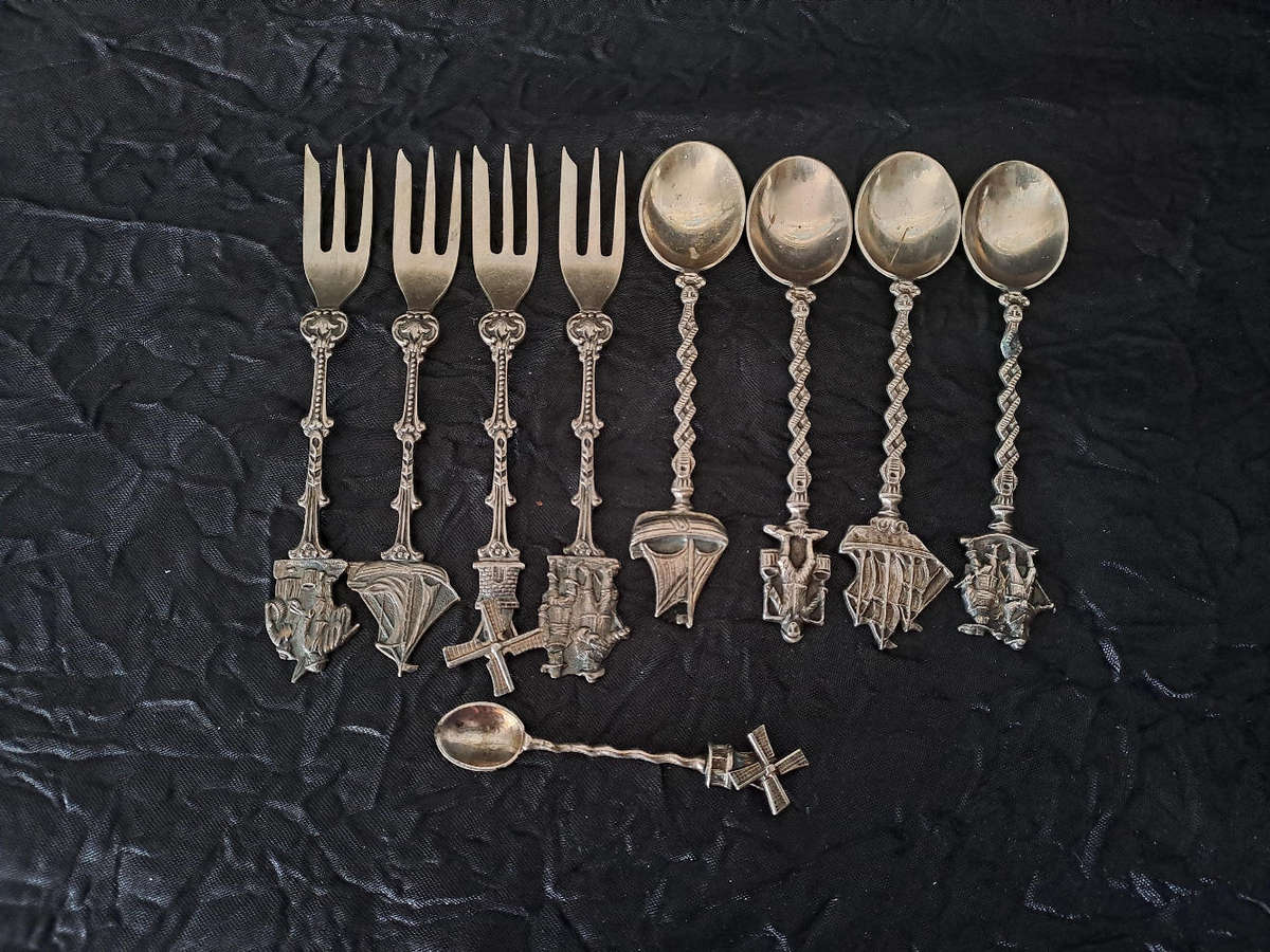 EPNS cake forks and teaspoons, small salt spoon