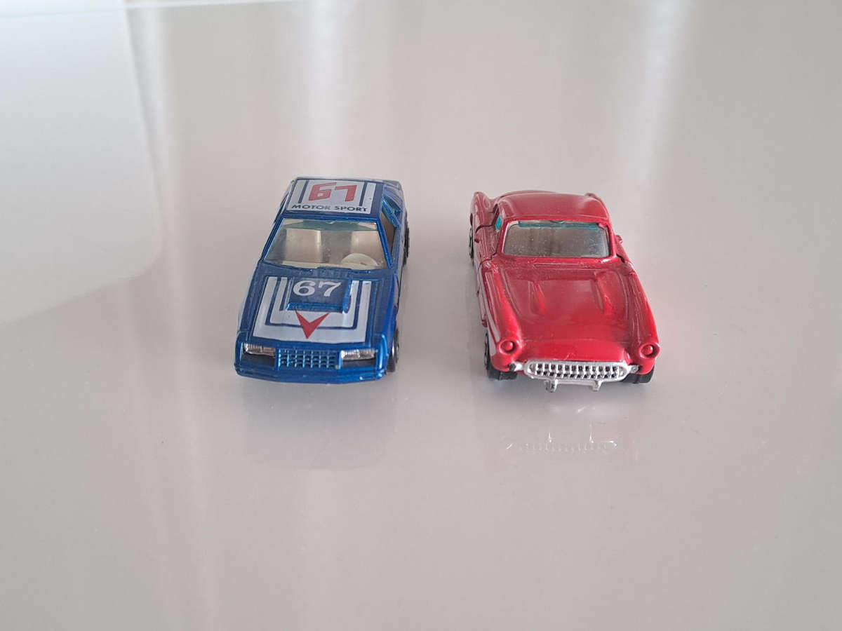 2 Yatming collectable cars