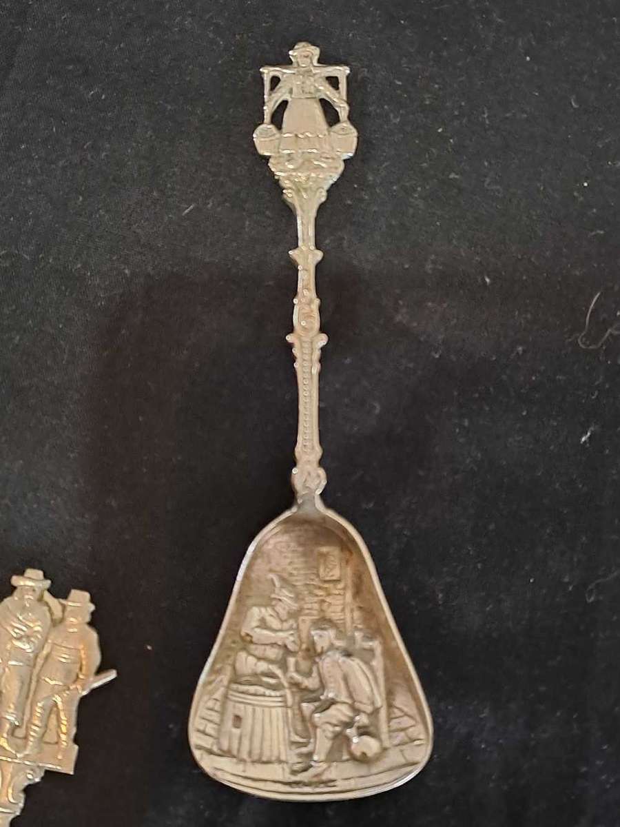 5 x Vintage Dutch teaspoons, marked "made in Holland" and Vintage scoop marked "NS"