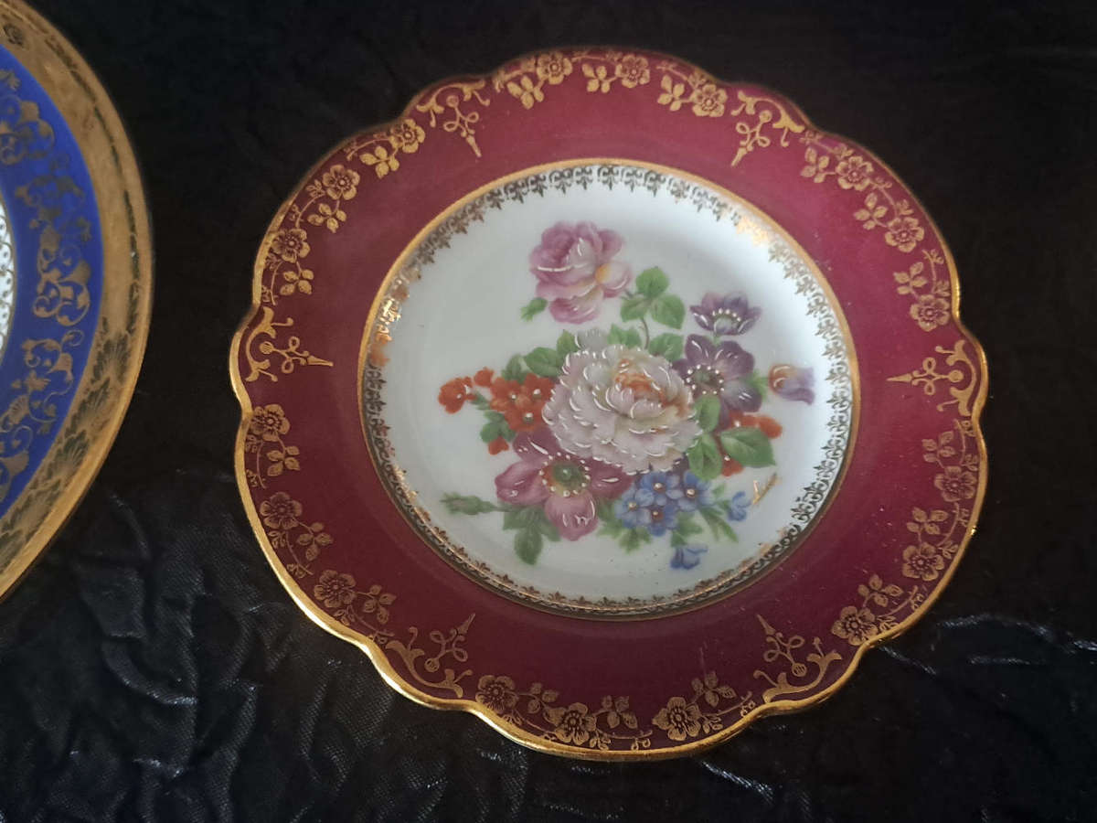2 x Limoges France cabinet plates, biggest is 17cm diameter